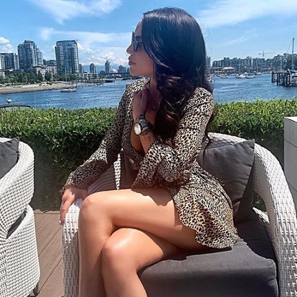 Meet your Posher, Cathy - Picture 2 of 2